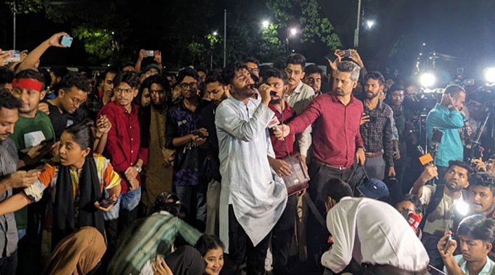 ছাত্রলীগ নিষিদ্ধের পর ঢাবিতে আনন্দ মিছিল, যা বললেন সমন্বয়করা