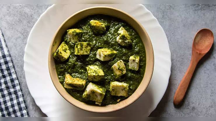 ডিনারে রুটির সঙ্গে রাখতে পারেন শাহী পালং পনির