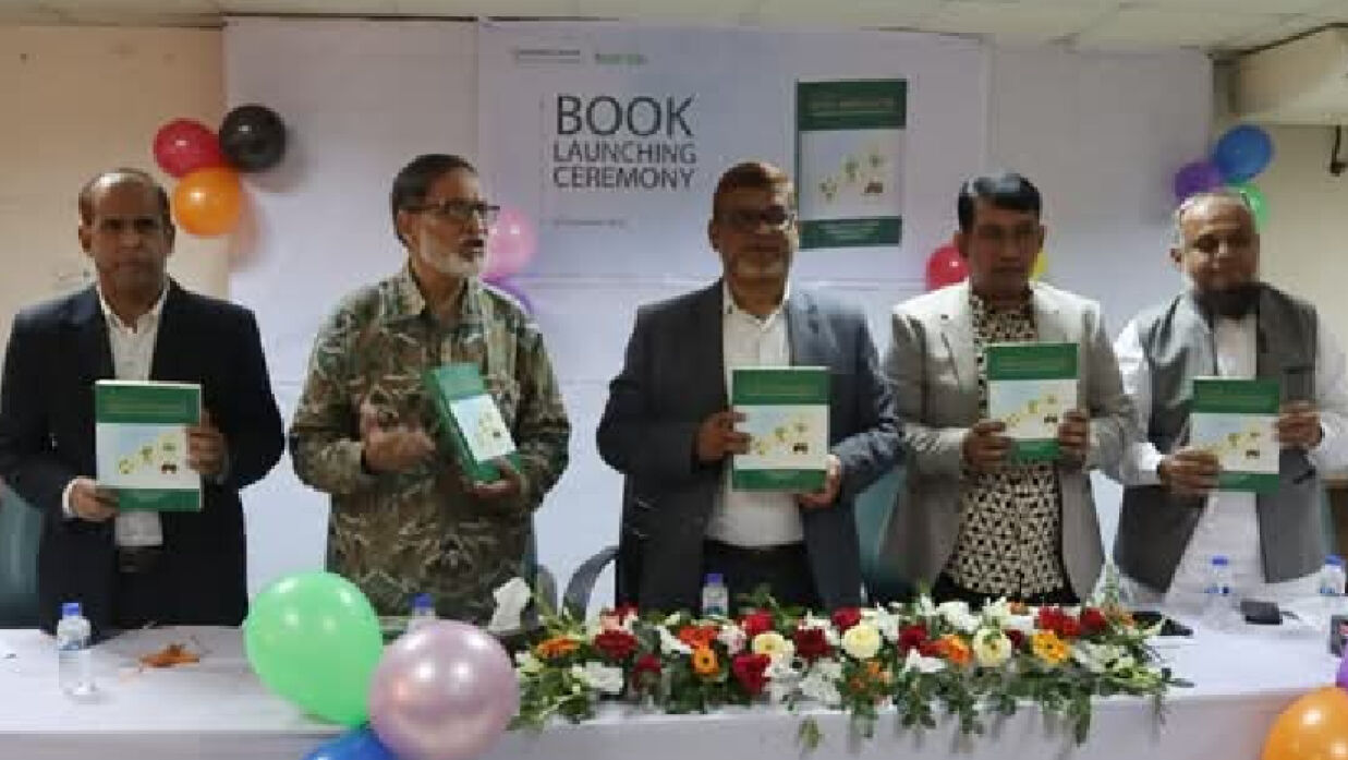 এবার মোড়ক উন্মোচন হলো শেকৃবি শিক্ষার্থীর কৃষি বিষয়ক বই