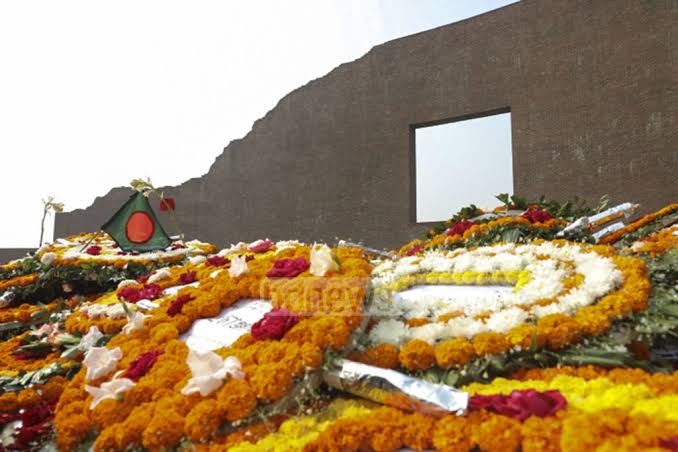 বুদ্ধিজীবী কবরস্থানে সর্ব সাধারণের শ্রদ্ধা