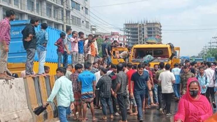 গাজীপুরে ট্রাকচাপায় ২ জন নিহত