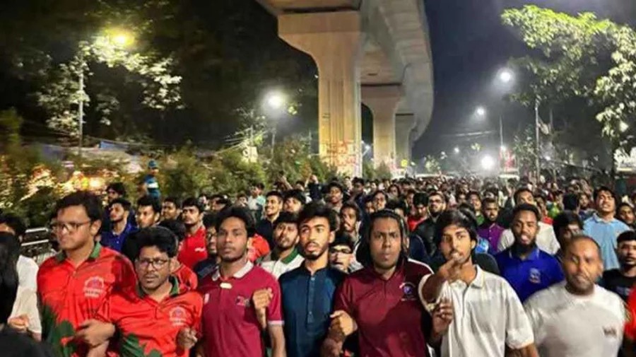 লাকি আক্তারকে গ্রেপ্তারে ২৪ ঘণ্টা সময় দিলেন শিক্ষার্থীরা